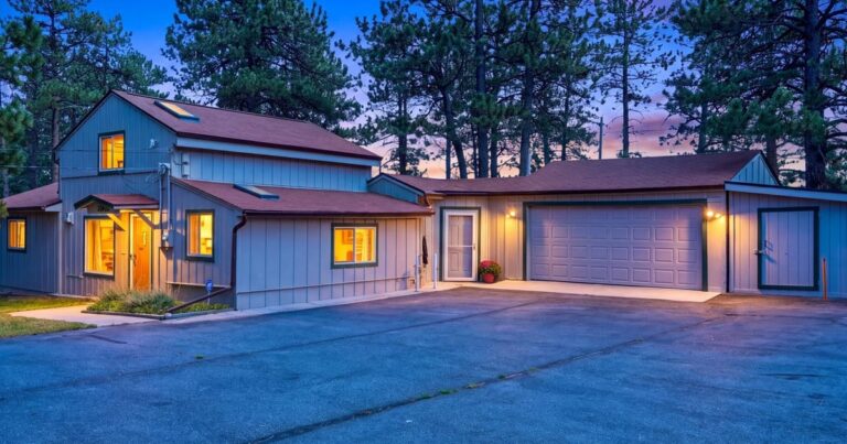 30402 Hilltop Drive, Evergreen, CO photo