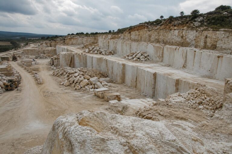 Portuguese Limestone Wall Cladding | MonteLuso Stone photo