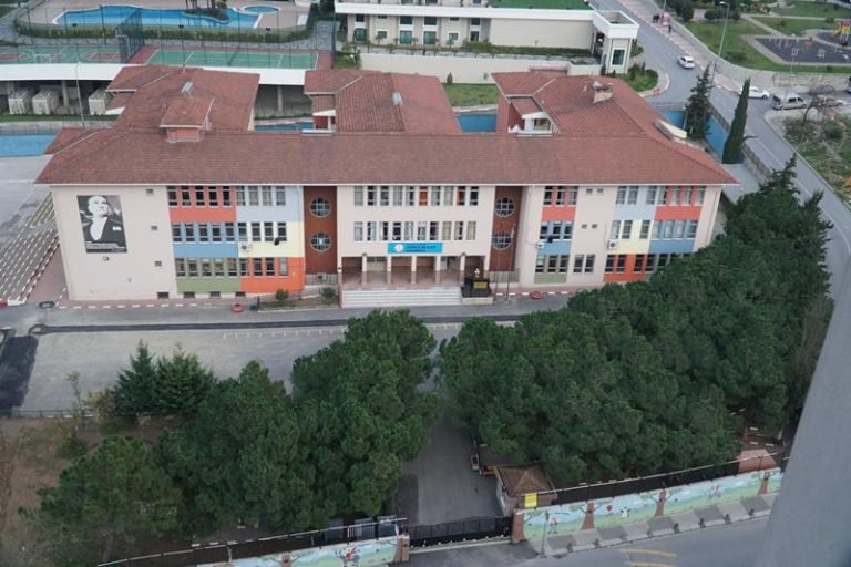 Ak Giyim Okul Kıyafetleri – “Ak Giyim Okul Kıyafetleri adıyla bilinen işletmemizde şu ürünleri bulabilirsiniz; – Ataşehir okul kıyafetleri, – Kadriye Faik Koparan Okul kıyafetleri, – Hasan A