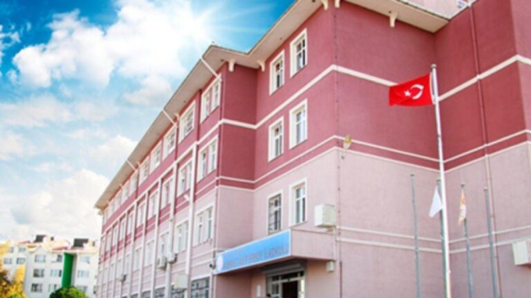 Ak Giyim Okul Kıyafetleri – “Ak Giyim Okul Kıyafetleri adıyla bilinen işletmemizde şu ürünleri bulabilirsiniz; – Ataşehir okul kıyafetleri, – Kadriye Faik Koparan Okul kıyafetleri, – Hasan A