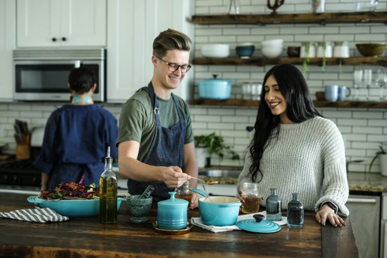 FoodWasteExchange: Turn surplus into revenue