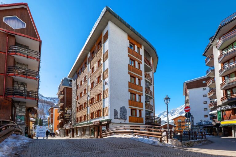 Hotel Compagnoni | 3-star sking and hiking hotel in Cervinia