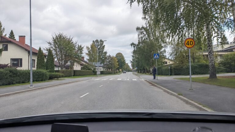 Inssi – simuloitu ajokoe puhelimellasi
