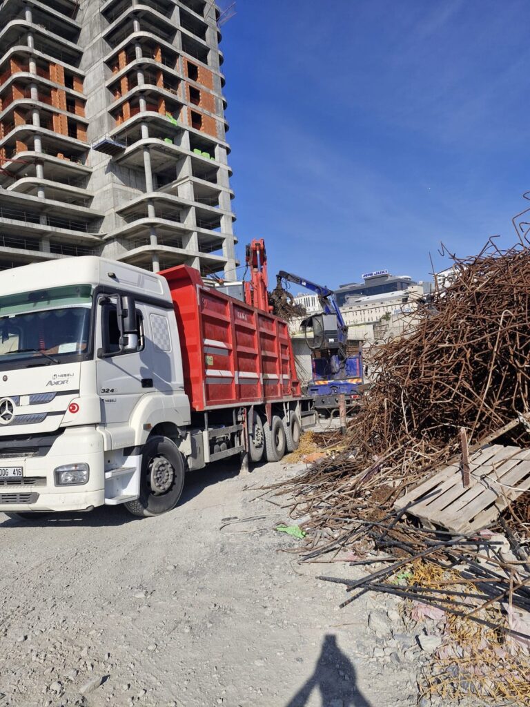 Sarı Metal Hurda | Hurda Alımı İstanbul — Yerinde Metal Hurda