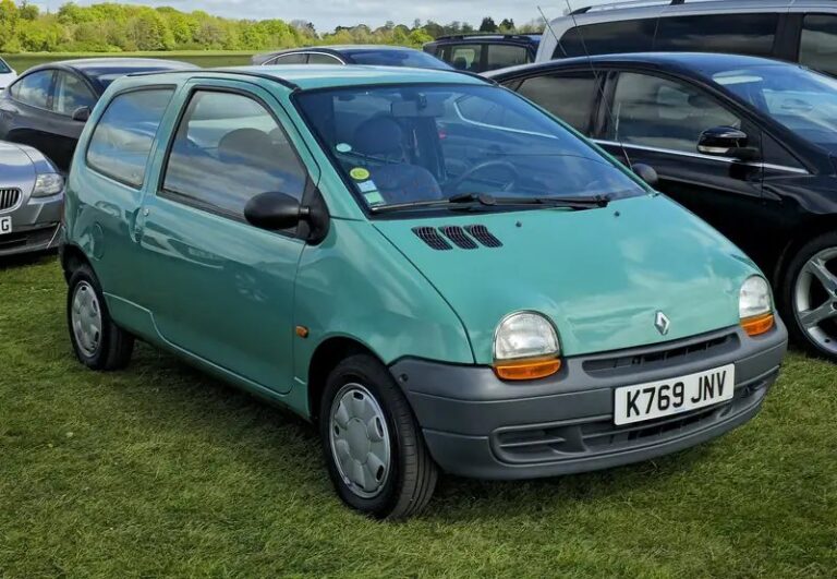 Renault Twingo C06 von 2003, gelb, schräg von vorn