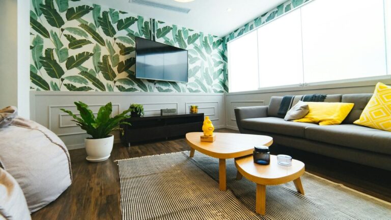 Kirkland Wallpaper Hanging