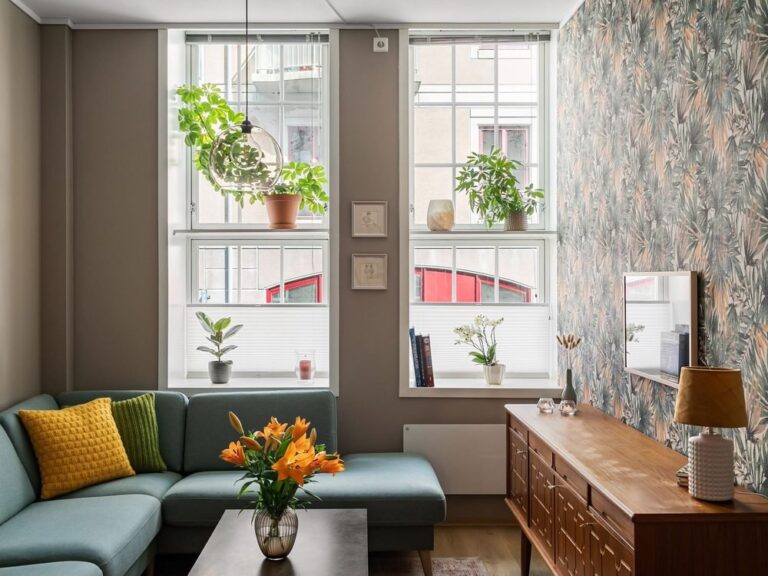 Tukwila Wallpaper Installation